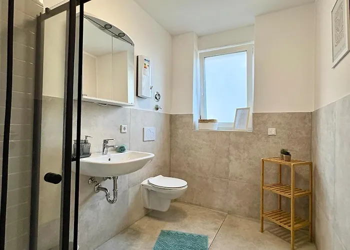 Apartment Modernes Im Herzen Von Mit Wlan & Terrasse